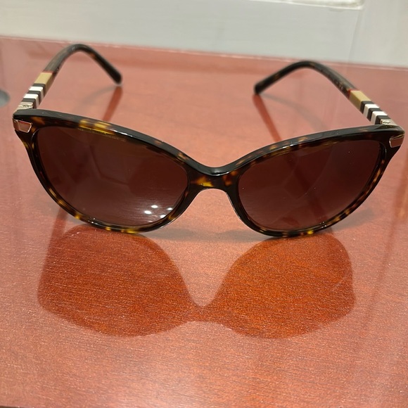 - ***- Burberry  made in Italy —-Cat-Eye -Sun Glasses. - Picture 5 of 13